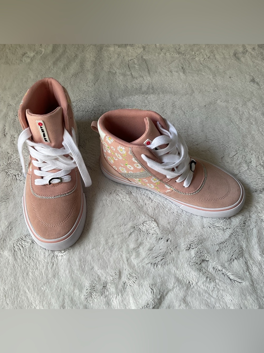 NWOT Adorable AIRWALK Big Girls High Tops Size 5